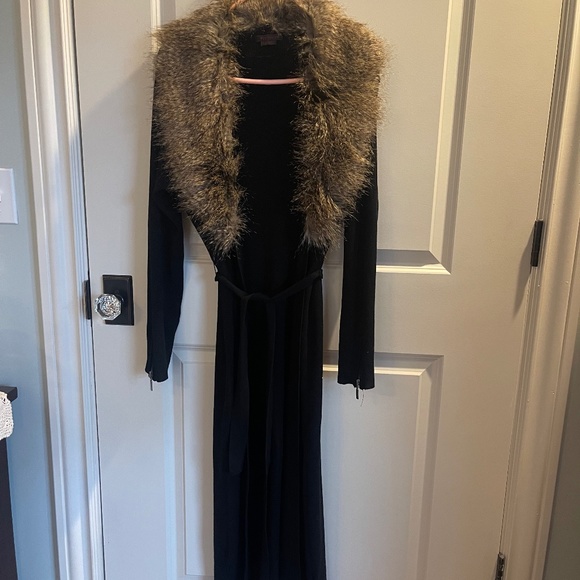 Tontana Sweaters - TONTANA LONG sweater with button off fur collar